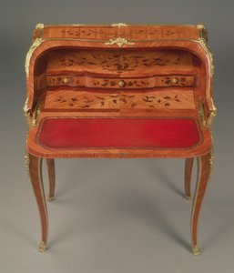 लुइस XV ब्यूरो डे डेम, बर्नार्ड II वैन रिसेनबर्ग (fl.1730-65 - 6), c.1750 द्वारा पुष्प गुच्छी और ओरमोलू माउंट के साथ द्वारा अज्ञात