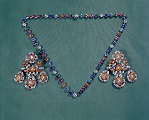 बहुरंगी पेस्ट के साथ हार और बाली सेट, c.1760 द्वारा अज्ञात