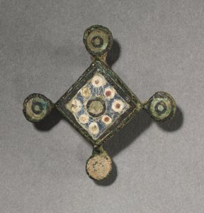 सजावटी ब्रोच, c.100-300 द्वारा अज्ञात