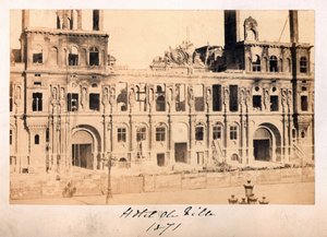 पेरिस कम्यून (1871): मई 1871 की आग के बाद होटल डी विले का दृश्य। बेनामी फोटोग्राफी। कार्डबोर्ड डिम पर प्रिंट करें। 15x10 सेमी द्वारा अज्ञात