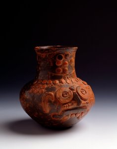 Precolombian कला, माया सभ्यता, प्रारंभिक पोस्टक्लासिक अवधि: क्ले जार भगवान टाललोक का प्रतिनिधित्व करते हैं। असुनसियन मीता जूतिपा, ग्वाटेमाला से। रवि। एच 14 x डायम। 7.6 सेंटीमीटर ग्वाटेमाला, म्यूजियो नाज़ियोनेल डी आर्कियोलॉजी ई इन्नोलोगिया - पूर्व-कोलंबियन  द्वारा अज्ञात