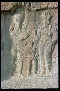 नराश, सासैनियन (चूना पत्थर) के अलंकरण को दर्शाने वाली रॉक रिलीफ द्वारा अज्ञात