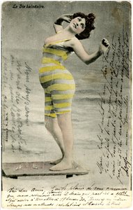 स्विमसूट में महिला, लगभग 1900 के दशक की शुरुआत (पोस्टकार्ड)