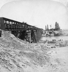 पुल, मोडर नदी पर, दक्षिण अफ्रीका, 21 फरवरी 1900। द्वारा अंडरवुड और अंडरवुड