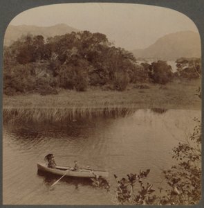 सुंदर किलरनी की ऊपरी झील पर, आयरलैंड, 1901। द्वारा अंडरवुड और अंडरवुड