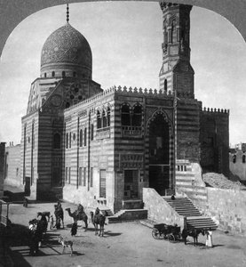 1905 में मिस्र के सुल्तान कैत बे की मकबरा मस्जिद। द्वारा अंडरवुड और अंडरवुड