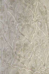 बर्था पामर का कोट, c.1870 (कपड़े का विस्तृत दृश्य), रिब्ड सिल्क मोइरे, फ्रिंज और क्रिस्टल बीड्स द्वारा अज्ञात कलाकार