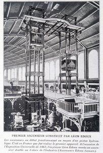 1867 की सार्वभौमिक प्रदर्शनी में लियोन एडौक्स द्वारा निर्मित पहली लिफ्ट द्वारा अज्ञात कलाकार