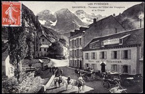 Les Pyrenees, Gavarnie: टैरेस ऑफ़ द होटल डेस वॉयजर्स एंड द सर्कस - पोस्टकार्ड, 19वीं सदी के अंत में द्वारा अज्ञात कलाकार