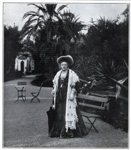 मैडम जूलियट एडम (नी लैम्बर्ट) (1836-1936), फ्रांसीसी लेखक, पोलेमिस्ट और नारीवादी का पोर्ट्रेट 1905 में नीस में। द्वारा अज्ञात कलाकार