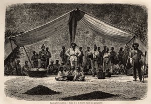 कॉफी फेव्स के संग्रह के बाद श्रमिकों का आम भोजन, जो अग्रभूमि में जमीन पर सूख जाता है; छवि के केंद्र में, बागान का मालिक सफेद रंग में बंद हो जाता है और हेडड्रेस बंद कर देता है। ब्राजील की यात्रा को चित्रित करने के लिए उत्कीर्णन, एम। द्वारा अज्ञात कलाकार