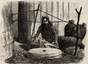 तुर्कमेन महिला अनाज पीसने वाले पहिये का उपयोग करती है, एक सरल क्रैंक प्रणाली को सक्रिय करती है, ऊपरी पत्थर मुड़ जाता है और इस पत्थर को दूसरे पर रगड़ने से अनाज को कुचल दिया जाता है, जो रोटी, उबला हुआ, पैटी के रूप में तुर्कमान आहार का आधार बनता है। एनग्रेविं द्वारा अज्ञात कलाकार