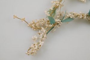 माला द्वारा अज्ञात कलाकार