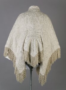बर्था पामर का कोट, c.1870 (पीछे का दृश्य), रिब्ड सिल्क मोइरे, फ्रिंज और क्रिस्टल बीड्स द्वारा अज्ञात कलाकार