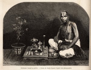 ब्राह्मण प्रार्थना की वेदी के सामने घुटने टेकते हैं। 1862-1864 में अल्फ्रेड ग्रैंडिडियर द्वारा भारत के मेरिडियन प्रांतों में यात्रा को चित्रित करने के लिए उत्कीर्ण, "ले टूर डू मोंडे" में प्रकाशित, एडौर्ड चार्टन, हैचेट, पेरिस 1869 द्वारा संपादित।  द्वारा अज्ञात कलाकार