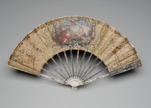 शुक्र के जन्म के साथ तह पंखा, c.1770s-80s (एकल रेशम पत्ती पर पुआल, पुआल, पीतल, धातु का धागा, हड्डी, सोने का पानी चढ़ा, माँ का मोती और पेस्ट रत्न) द्वारा अज्ञात कलाकार