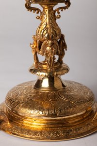 अवशेष क्रॉस। ज्वेल्स के साथ मेटलस्मिथिंग। मूल अभय (संत-अमंद टुर्नाई, पूर्व-एलोन। 16 वीं शताब्दी। विस्तार से नीचे। द्वारा अज्ञात कलाकार