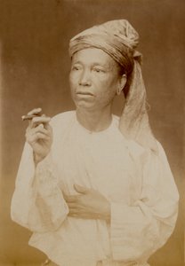 एक बर्मी आदमी, 1885 लगभग द्वारा अज्ञात फोटोग्राफर