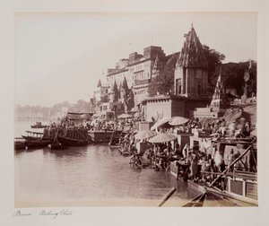 बनारस स्नान घाट, c.1885 (सीपिया फोटो) द्वारा अज्ञात फोटोग्राफर