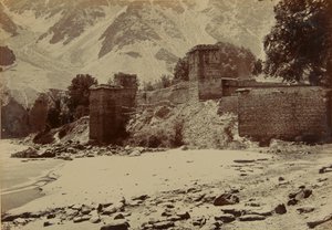 चित्राल का किला, 1895 द्वारा अज्ञात