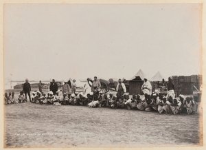 मूल निवासी समूह, आयुध भंडार, सुकिन, 1884 लगभग द्वारा अज्ञात
