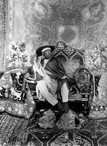 मेनेलिक II (1844 - 1913) का पोर्ट्रेट, इथियोपिया के सम्राट। द्वारा अज्ञात फोटोग्राफर