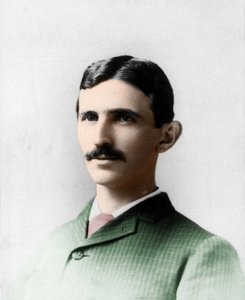 निकोला (निकोलज) टेस्ला का पोर्ट्रेट (1857-1943)। इलेक्ट्रीशियन इंजीनियर और क्रोएशियाई भौतिक विज्ञानी अमेरिकी को प्राकृतिक बनाते हैं। द्वारा अज्ञात फोटोग्राफर