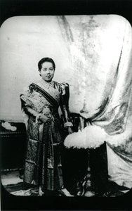 रानी सौवाभा फोंगसरी, c.1880 (b/w फोटो) द्वारा अज्ञात फोटोग्राफर