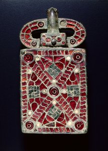 बेल्ट बकसुआ, c.525-560 (गार्नेट के साथ कांस्य, कांच, मोती की माँ, सोने की पन्नी, सोने के निशान, कांस्य और कांच); द्वारा विसिगोथिक विसिगोथिक