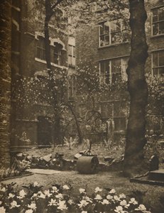 द सिंपल चर्चयार्ड ऑफ़ व्हाट ऑल हैलोज़ स्टनिंग, c1935।