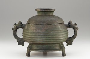वेसल (कुई) और आवरण, 9वीं-8वीं शताब्दी ईसा पूर्व (कांस्य) द्वारा पश्चिमी झोउ राजवंश चीनी स्कूल