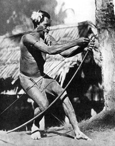एक शिकारी ने अपना धनुष, 1936।