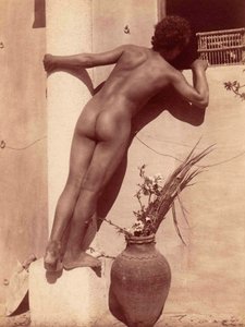 खिड़की से देख रहे एक लड़के का अध्ययन, c.1900