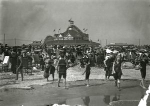 समुद्र तट दृश्य, कोनी द्वीप, सी। 1910-21 द्वारा विलियम डेविस हसलर