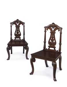 जॉर्ज द्वितीय हॉल कुर्सियों की जोड़ी, जेम्स मूर द यंगर द्वारा निष्पादित, c.1727-31 (महोगनी) (487613 भी देखें) द्वारा विलियम केंट