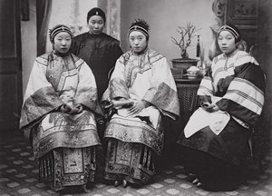 चीनी महिलाएं, c.1880 (एल्बम प्रिंट)