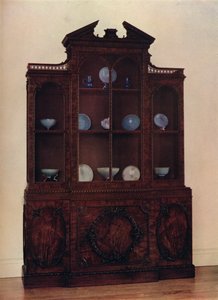 महोगनी ग्लास-फ्रंटेड केस, c1760 द्वारा विलियम विले