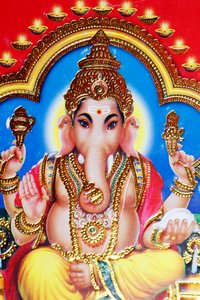 गणेश या गणपति: हाथी के सिर वाले हिंदू देवता।