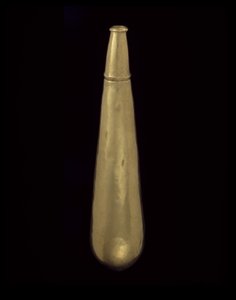 टियर-शेप्ड कोका फ्लास्क, 200-1600 ई। (सोना)