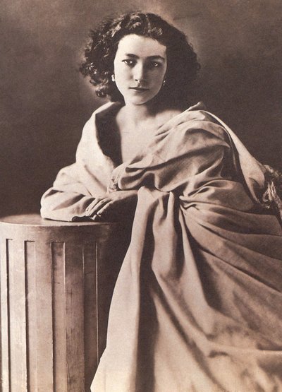 सारा बर्नहार्ट (1844-1923) के नाम से जानी जाने वाली हेनरीट रोज़िन बर्नार्ड का पोर्ट्रेट द्वारा नाडारो द्वारा नादर