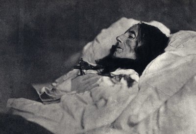 कवि मार्सेलिन डेसबॉर्ड्स वालमोर (डेसबॉर्ड्स-वालमोर) (1786-1859) का चित्र उनकी मृत्युशय्या पर। 1859 में फेलिक्स टुर्नाचोन डिट नादर (1820-1910) द्वारा फोटोग्राफी। 19वीं शताब्दी के अंत में नादर के पिता विक्टर टुर्नाचोन द्वारा मुद्रण। द्वारा नादर