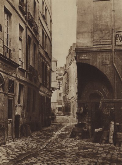1864 में रुए डेस मार्मोसेट्स, रुए सेंट-लैंड्री से लिया गया था, जो नए होटल-डीयू (बी / डब्ल्यू फोटो) की साइट पर था। द्वारा (बाद में) फ्रांसीसी फोटोग्राफर