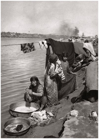 टिगरिस, बगदाद, इराक, 1925 के तट पर वाशरवोमेन द्वारा ए केरीम