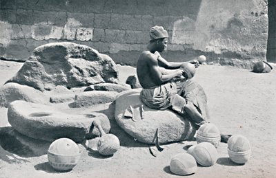 एक योरूबा आदमी ने मिट्टी के कटोरे और पानी के जार को उकेरा, लागोस इन्टरलैंड, दक्षिणी नाइजीरिया, 1912 द्वारा एड गेलस्टन