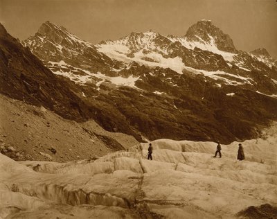 अल्पाइन लैंडस्केप, ग्लेशियर पर तीन हाइकर्स, 1860 (कार्बन प्रिंट) द्वारा आदोलपे ब्रौन