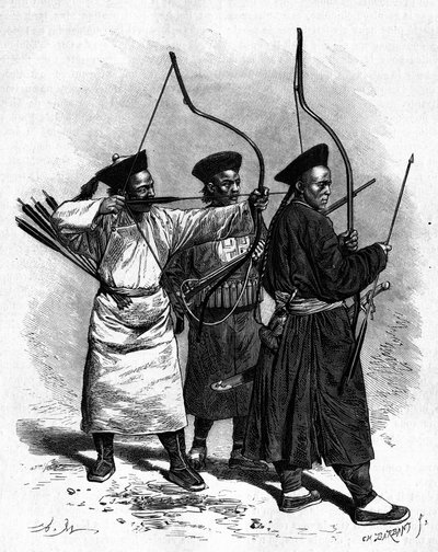 1870 के दशक में पारंपरिक वेशभूषा में तीन चीनी तीरंदाजों के चित्र। एडौर्ड चार्टन, पेरिस द्वारा संपादित "" ले टूर डू मोंडे, नोव्यू जर्नल डेस वॉयेजेस" में थॉमसन की एक तस्वीर से मैरी द्वारा एक ड्राइंग से उत्कीर्ण द्वारा एड्रिएन इमैनुएल मैरी