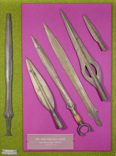 व्हिटिंगम होर्ड से तलवारें और भाले, स्वर्गीय कांस्य युग, c.600 ईसा पूर्व (कांस्य) द्वारा आयु कांस्य