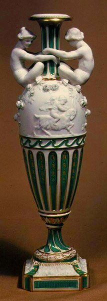 पिरियन पोर्सिलेन के आंकड़ों से सजाया गया मिंटन फूलदान, c.1855 (बोन चाइना) द्वारा अल्बर्ट अर्नेस्ट कैरियर बेलेउज़