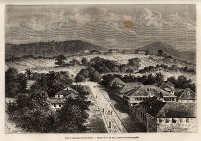 रुए एट बैरक्स डी फ़्रीटाउन, सिएरा लियोन, ए डी बार के चित्र के बाद उत्कीर्णन, 1868 में कोटे डी'अफ़्रीक की यात्रा को दर्शाते हुए, वाइस एडमिरल फ्लेरियट डी लैंगल्स द्वारा, "ले टूर डू मोंडे" 1873 में प्रकाशित, संपादित एडौर्ड चार्टन द्वारा, हैचेट स द्वारा अलेक्जेंड्रे डे (बाद) बार