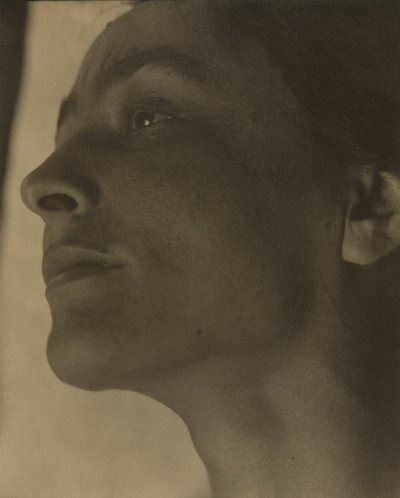 जॉर्जिया ओ'कीफ़े, 1922। द्वारा अल्फ्रेड स्टिग्लिट्ज़